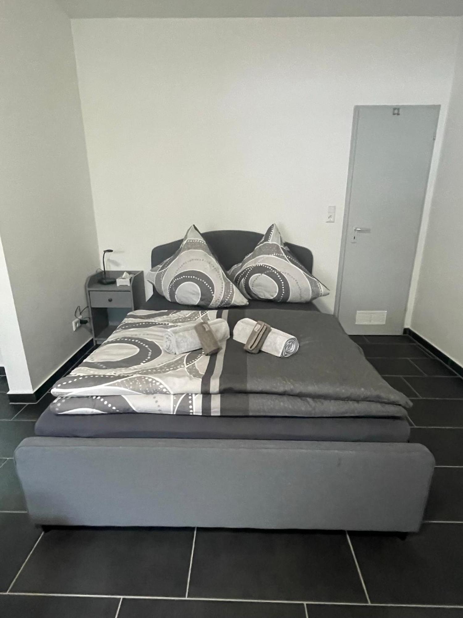 Apartamento Naehe Hauptbahnhof & Ece-Center, Smart Tv Karlsruhe Exterior foto